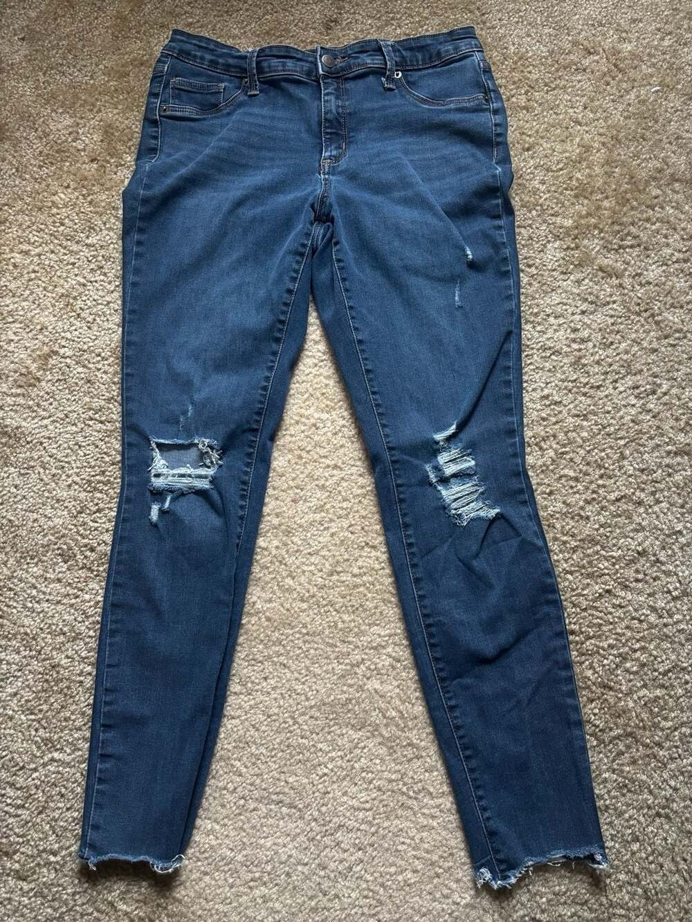 Universal Thread Women's Size 10/30R Dark Wash Ripped High-Rise Skinny Jeans